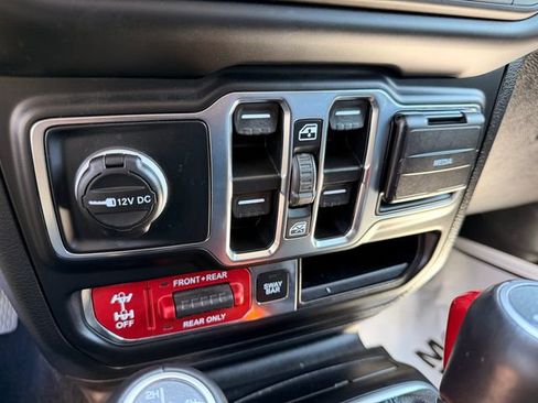 Used 2021 Jeep Wrangler Unlimited Rubicon 4xe w/ Cold Weather Group AWD/4WD image 19
