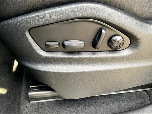 Used 2025 Porsche Cayenne image 26