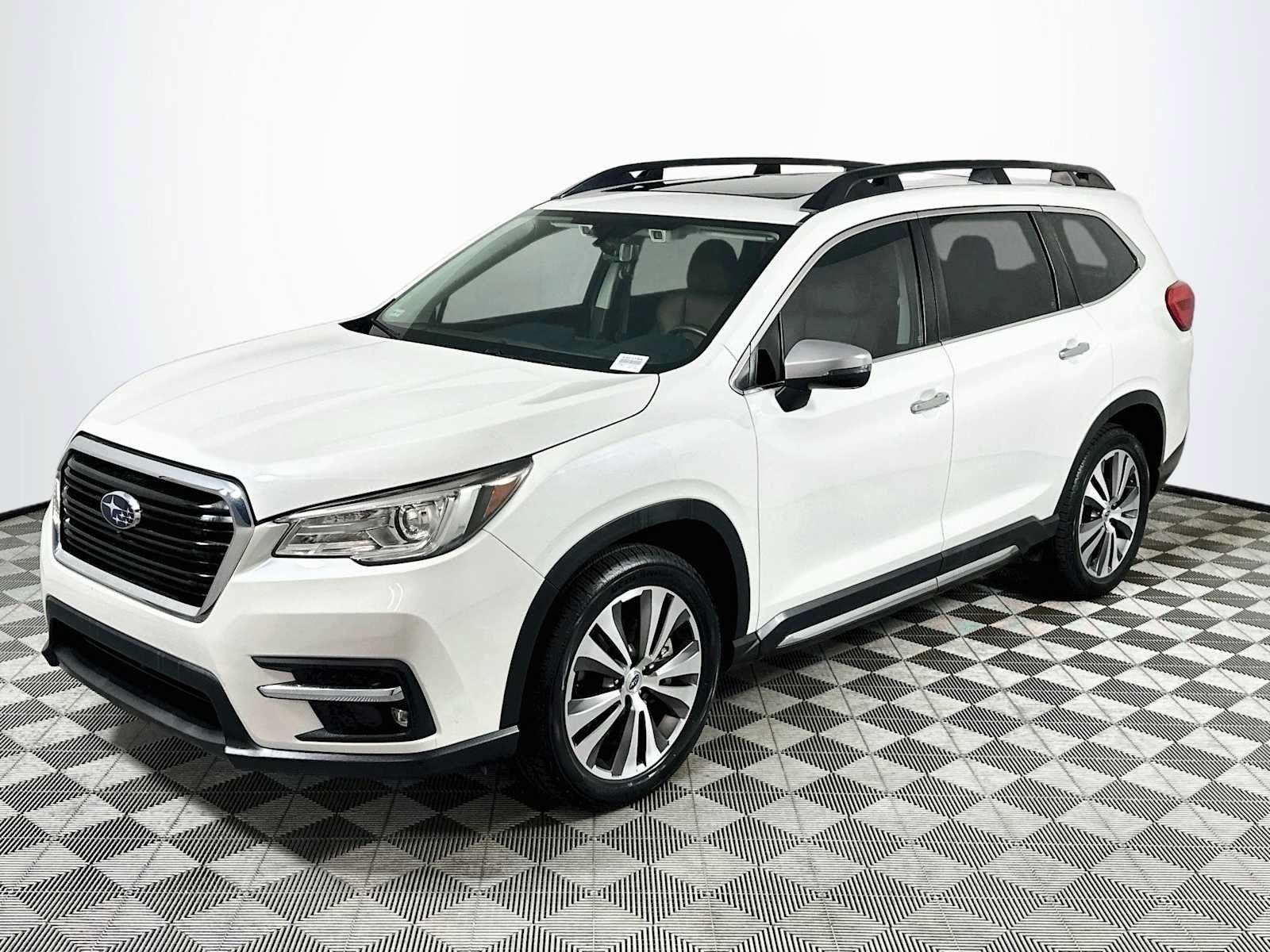 Used 2019 Subaru Ascent Touring AWD/4WD image 3