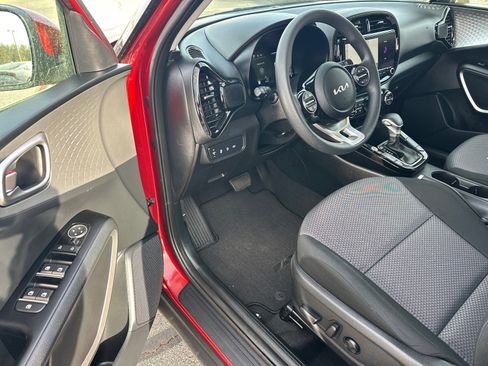Certified 2025 Kia Soul S image 6
