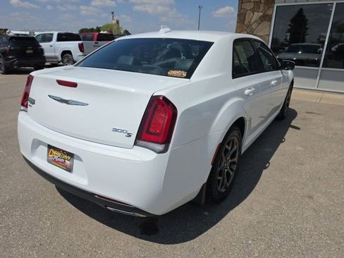 Used 2018 Chrysler 300 S AWD/4WD image 5