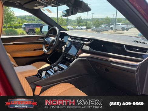 Used 2025 Jeep Grand Cherokee L Summit w/ Advanced Protech Group IV AWD/4WD image 32