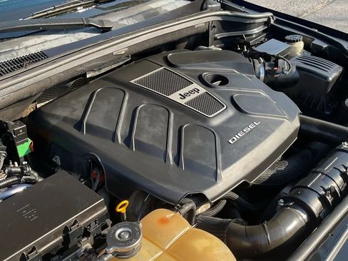 Used 2015 Jeep Grand Cherokee Limited w/ Luxury Group II image 22