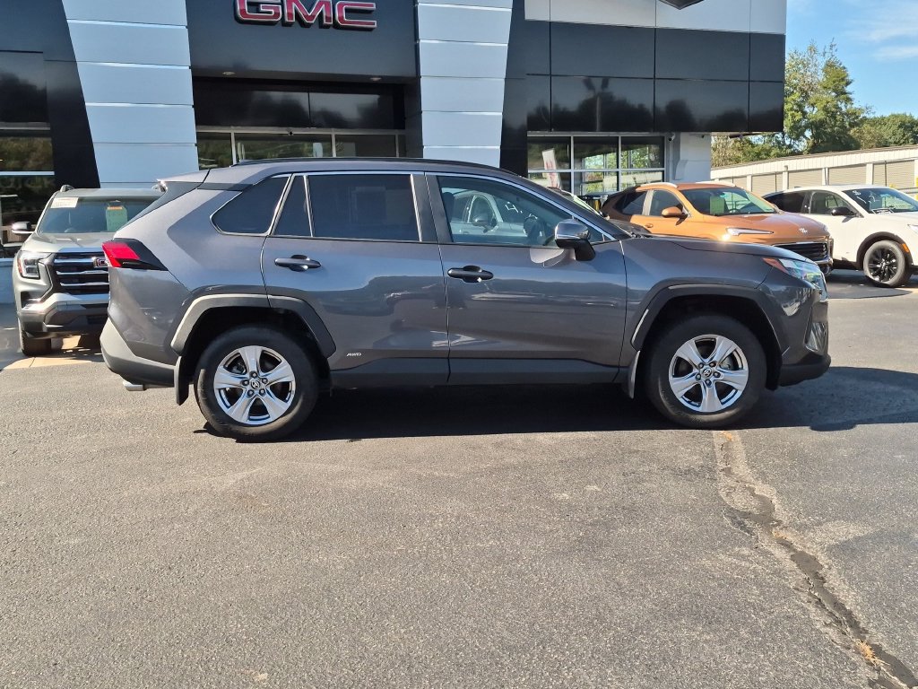 Used 2025 Toyota RAV4 XLE w/ Convenience Package AWD/4WD image 5
