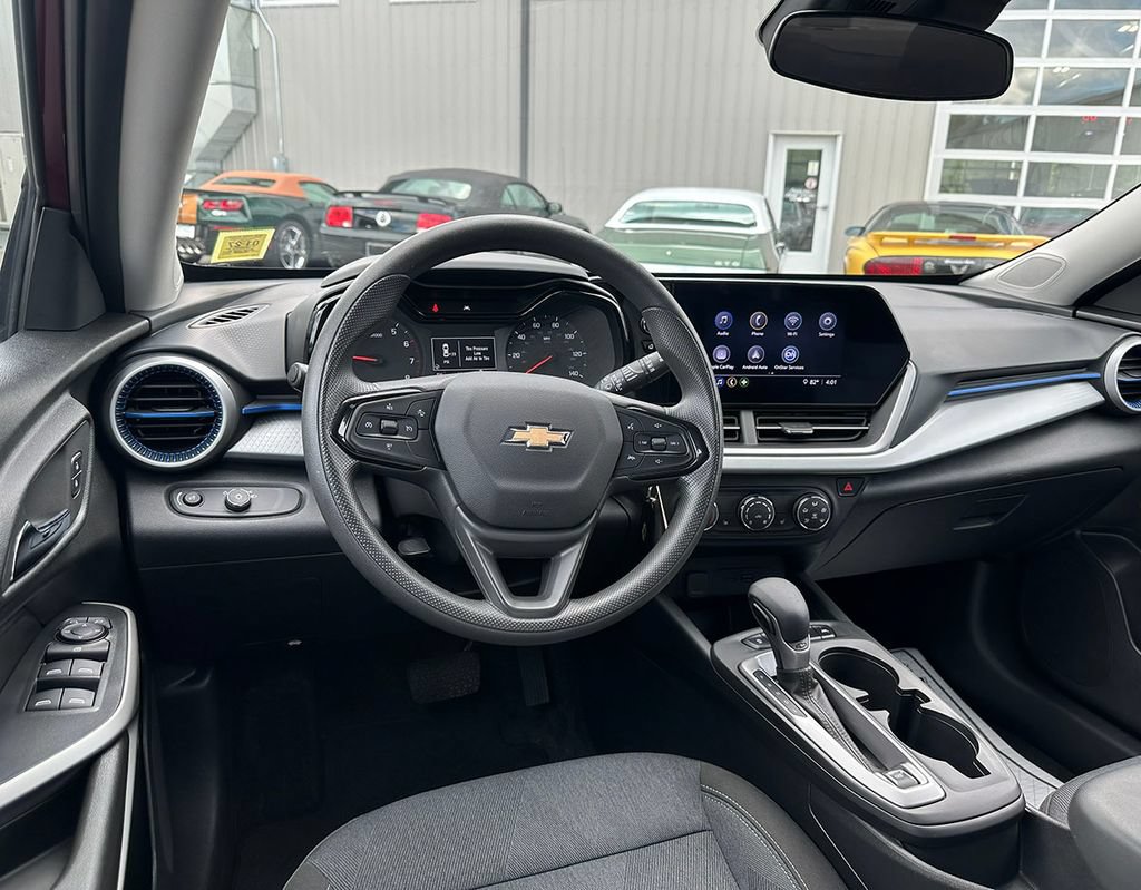 Used 2024 Chevrolet Trax LS w/ LS Convenience Package FWD image 19