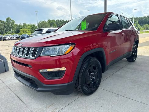 Used 2018 Jeep Compass Sport w/ Tech Group FWD image 2