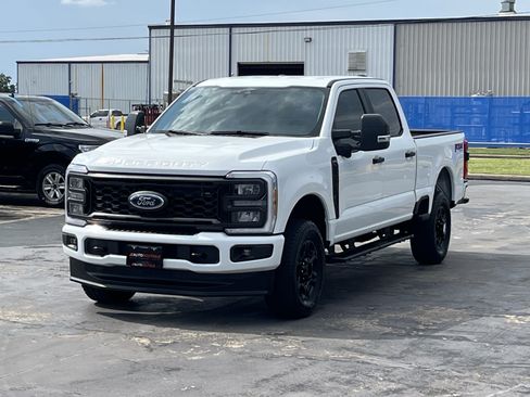 Used 2024 Ford F250 XL w/ STX Appearance Package AWD/4WD image 3