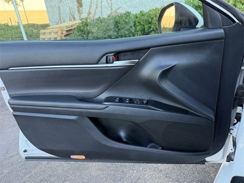 Used 2018 Toyota Camry SE image 10