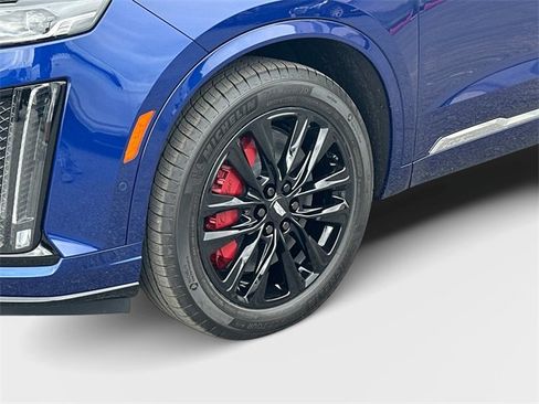 Used 2025 Cadillac XT6 Sport w/ Technology Package image 17