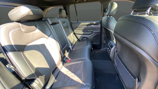 Used 2023 Jeep Grand Cherokee Altitude AWD/4WD image 25