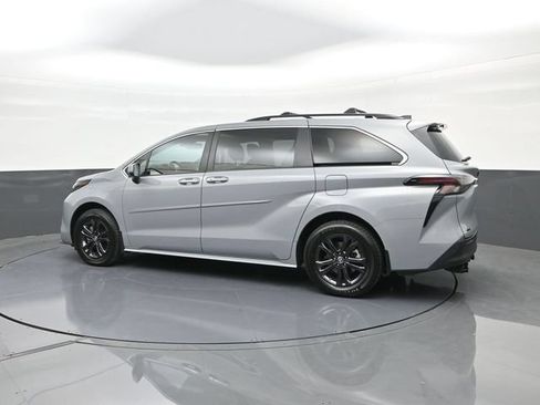 Used 2024 Toyota Sienna XLE Woodland Edition AWD/4WD image 5