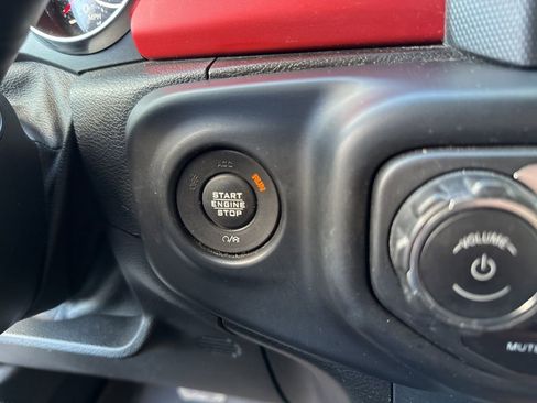 Used 2020 Jeep Wrangler Unlimited Rubicon AWD/4WD image 12