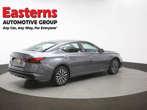Used 2025 Nissan Altima 2.5 SV FWD image 41