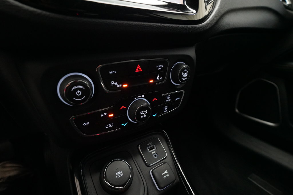 Used 2018 Jeep Compass Limited w/ Navigation Group AWD/4WD image 21