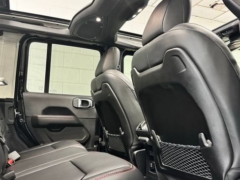Certified 2024 Jeep Wrangler Unlimited Rubicon AWD/4WD image 8