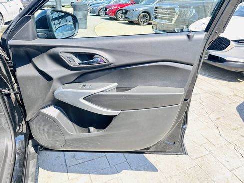 Used 2024 Chevrolet Trax RS FWD image 32