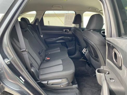 Used 2023 Kia Sorento LX FWD image 15