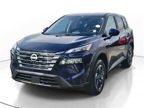 Used 2026 Nissan Rogue SV image 2