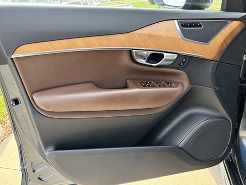 Used 2021 Volvo XC90 T6 Momentum w/ Advanced Package image 14