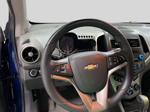 Used 2014 Chevrolet Sonic LT image 10