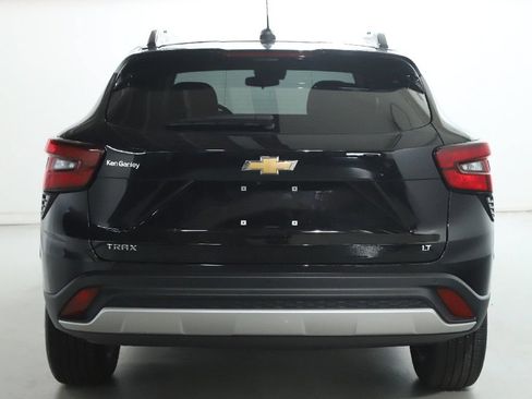 Used 2025 Chevrolet Trax LT w/ Driver Confidence Package FWD image 42