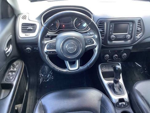 Used 2018 Jeep Compass Latitude FWD image 10