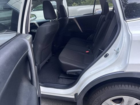 Used 2015 Toyota RAV4 LE AWD/4WD image 11