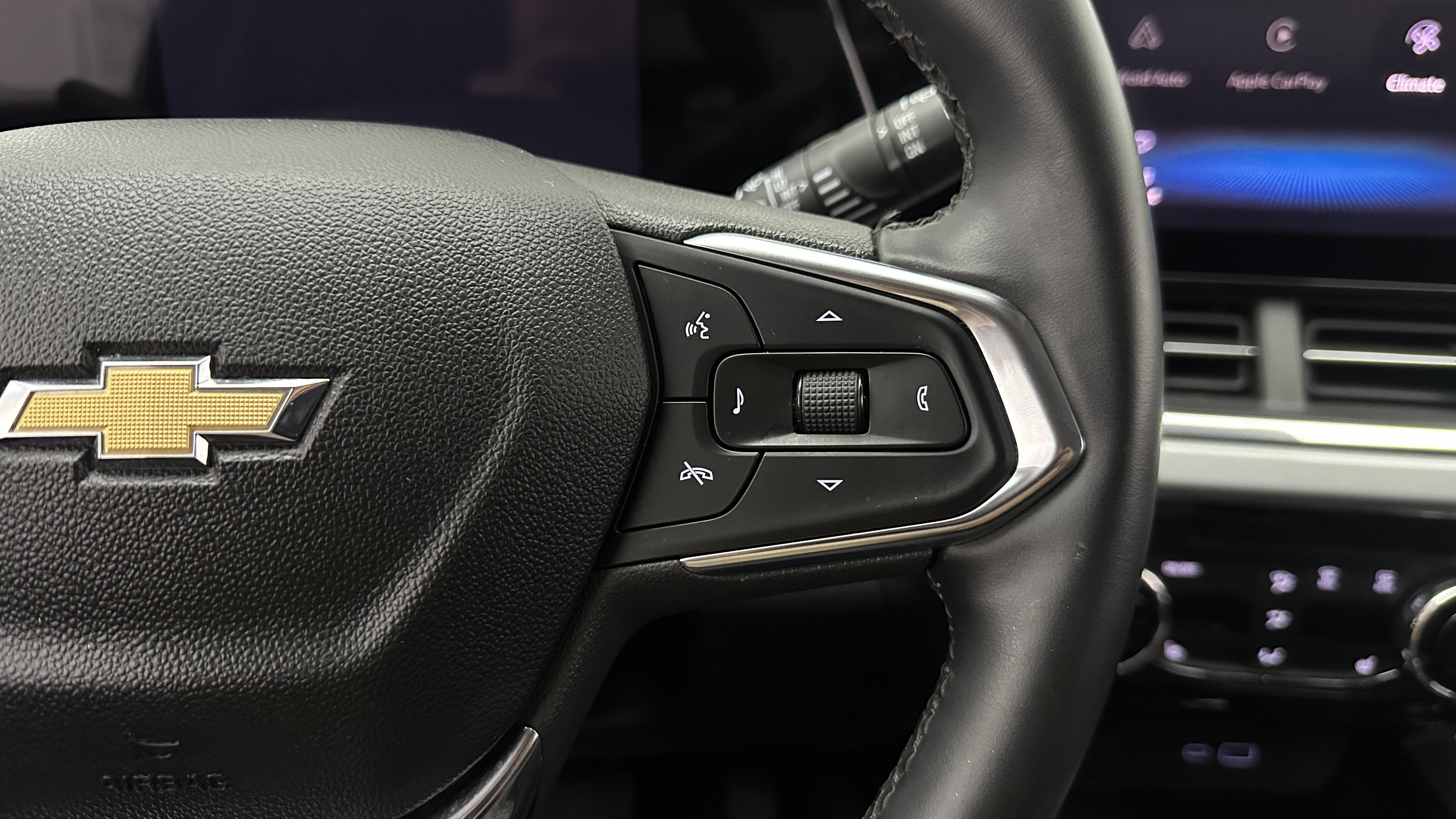 Used 2025 Chevrolet Trax LT w/ LT Convenience Package FWD image 23