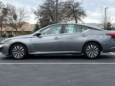 Used 2023 Nissan Altima 2.5 SV image 14