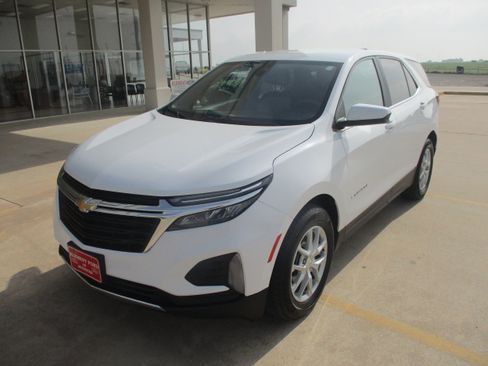 Used 2023 Chevrolet Equinox LT FWD image 2