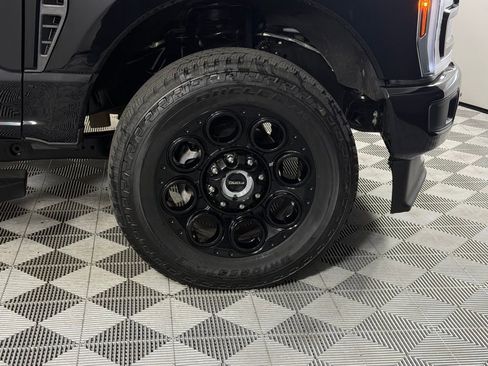 Used 2025 Ford F350 Lariat w/ Black Appearance Package AWD/4WD image 12