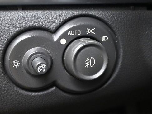 Used 2005 Chevrolet SSR w/ Preferred Equipment Group image 19