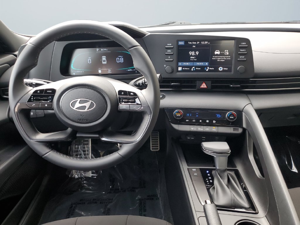 Used 2025 Hyundai Elantra Sport FWD image 10