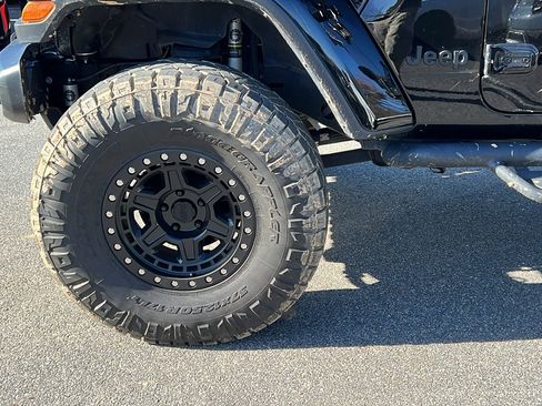 Used 2023 Jeep Gladiator Sport image 12