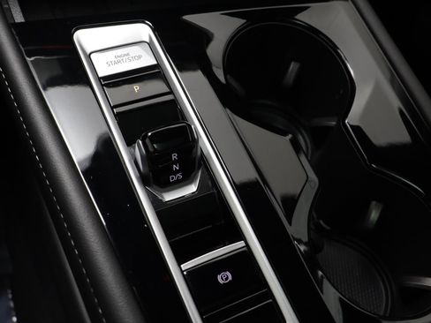 Used 2025 Volkswagen Atlas Cross Sport SEL R-Line image 11