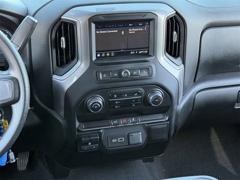 Used 2022 Chevrolet Silverado 2500 Custom w/ Custom Value Package image 16