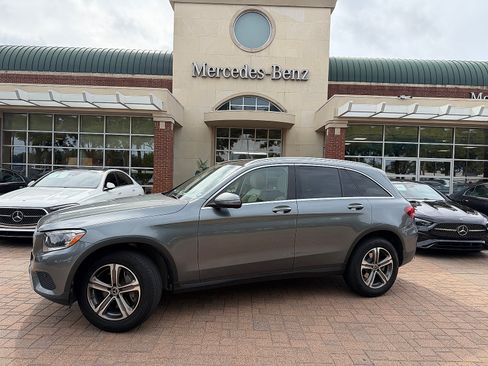 Used 2018 Mercedes-Benz GLC 300 image 2