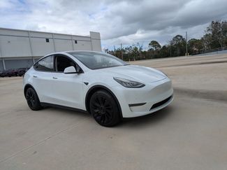 Used 2021 Tesla Model Y Long Range video 3