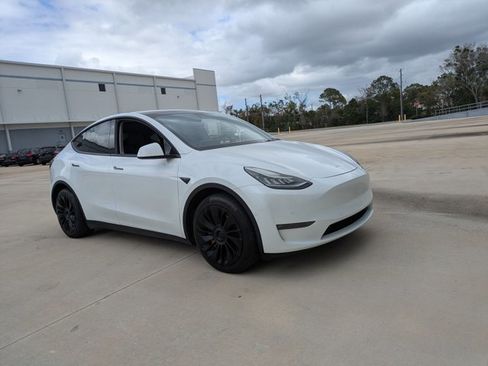 Used 2021 Tesla Model Y Long Range image 3