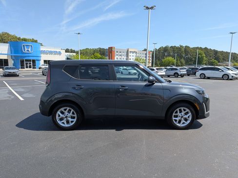 Used 2024 Kia Soul LX w/ Option Group 015 FWD image 2