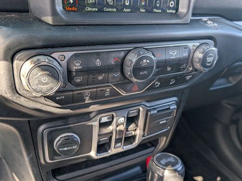 Used 2021 Jeep Wrangler Unlimited Sahara image 21