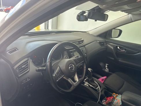 Used 2020 Nissan Rogue SV FWD image 4