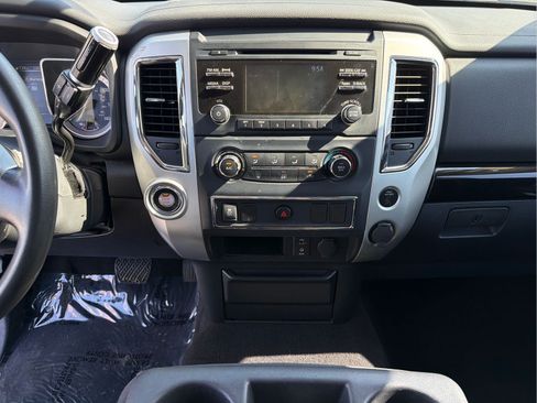 Used 2017 Nissan Titan SV RWD image 16