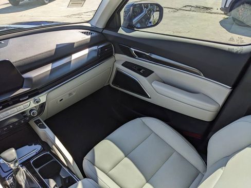 Certified 2025 Kia Telluride S image 16