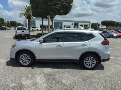 Used 2018 Nissan Rogue SV FWD image 11