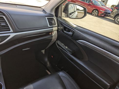 Used 2019 Toyota Highlander Limited image 15