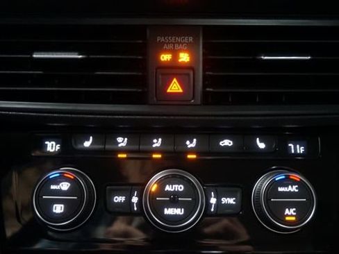 Certified 2023 Volkswagen Jetta SE image 18