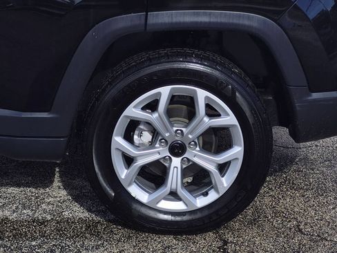 Used 2025 Jeep Compass Latitude AWD/4WD image 34