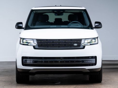 Used 2025 Land Rover Range Rover SE AWD/4WD image 2