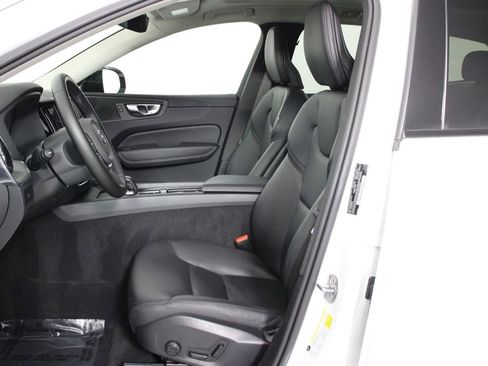 Certified 2025 Volvo XC60 B5 Core image 31